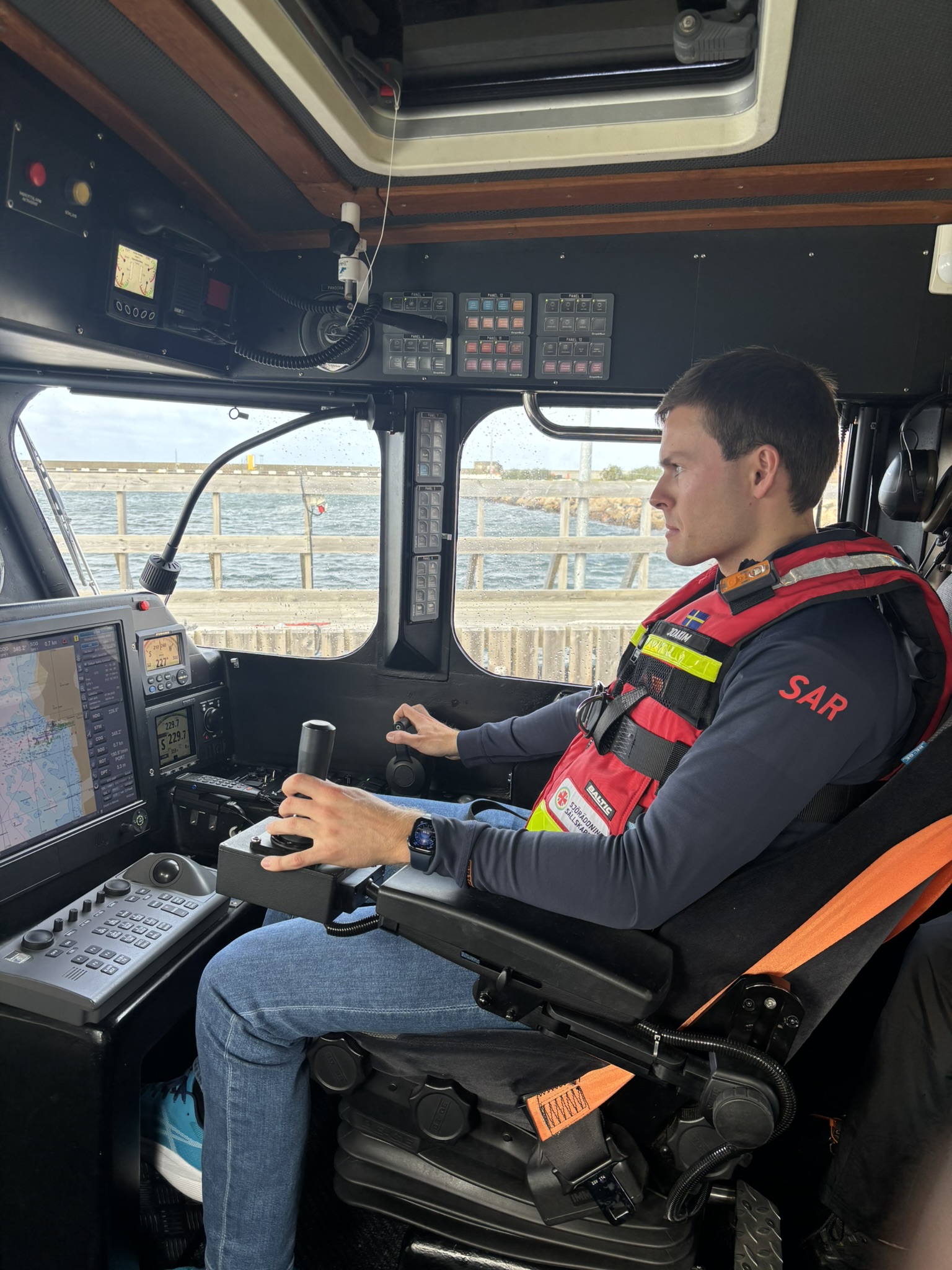 Kapten styr med fast hand